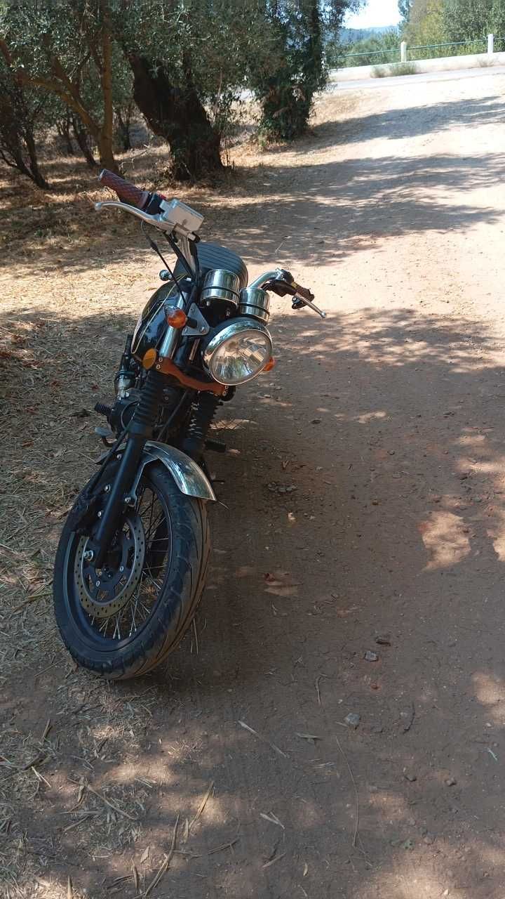 Mash, mota 125 cc