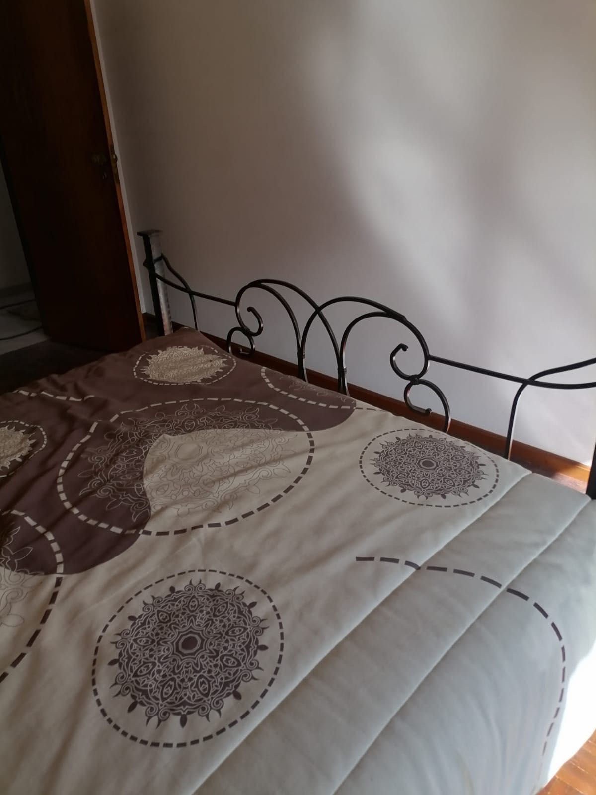 Vendo cama com colchão (2 unidades) - 300€ cada