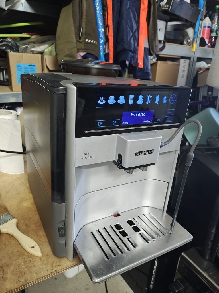 Ekspres do kawy SIEMENS EQ6 z systemem mleka