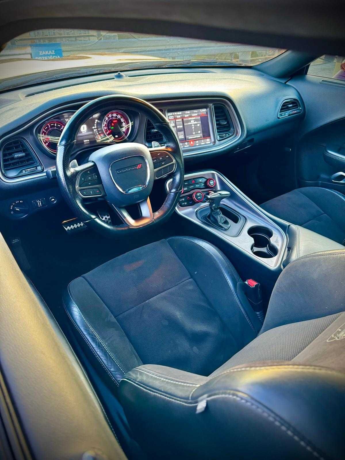 Wynajem Dodge Challenger 5.7 V8 - wypożyczalnia samochodów.