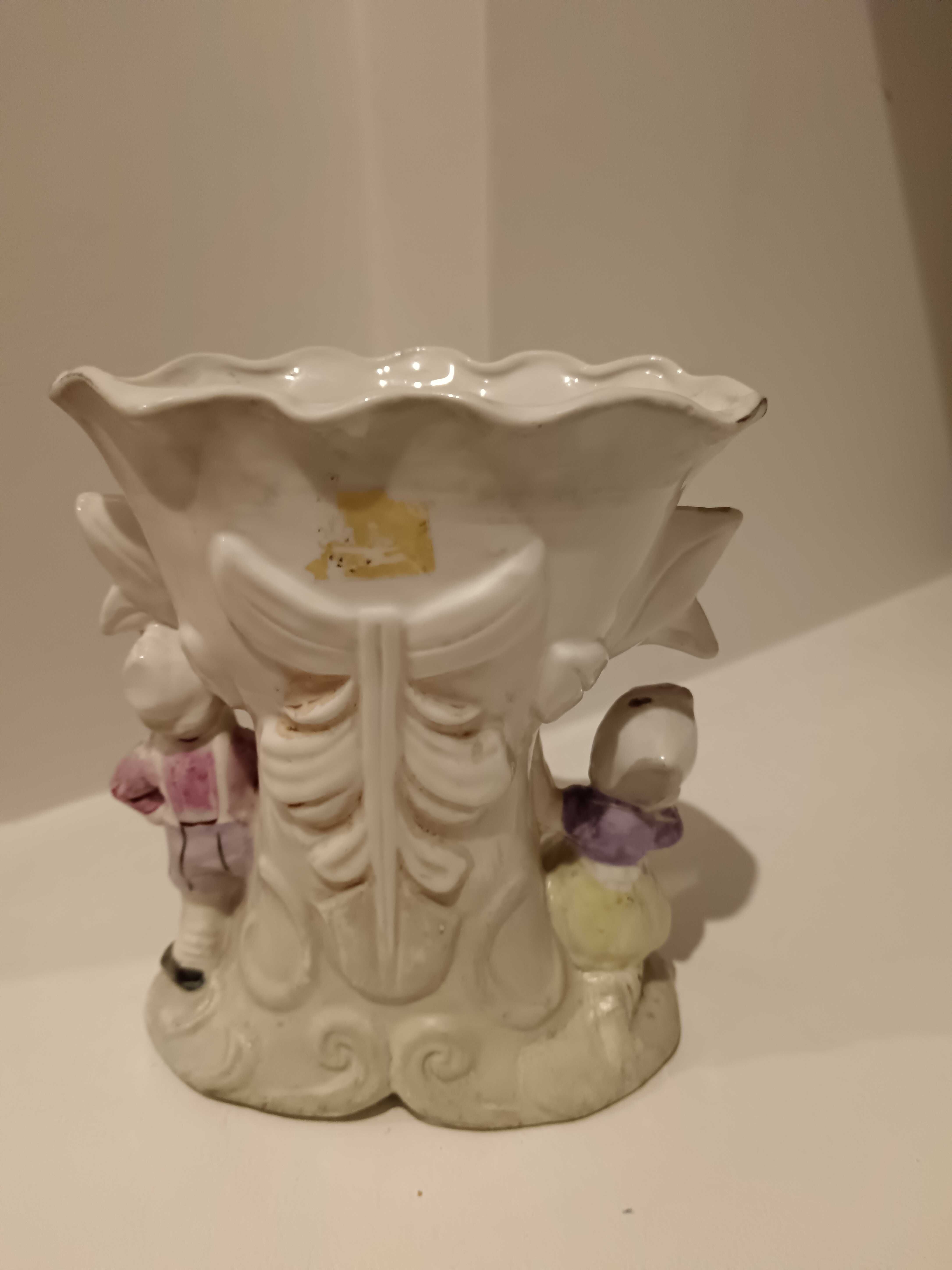 Jarra antiga em porcelana