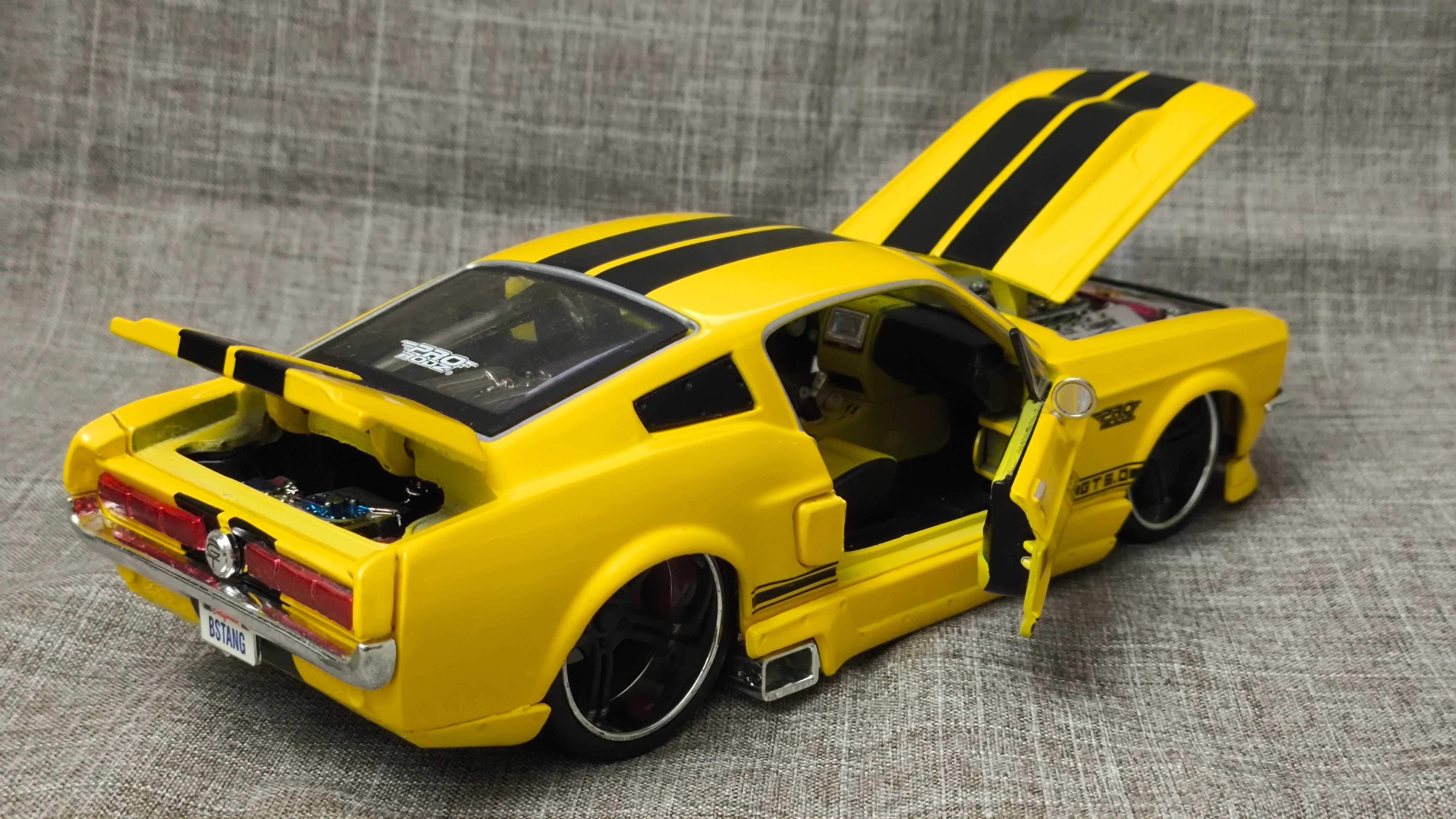 Машинка Ford Mustang GT 1967 1/24