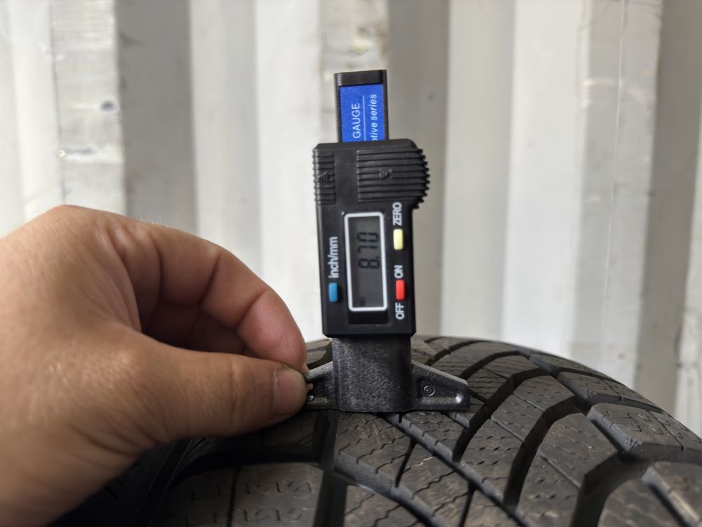 Opony 215/65r17 Falken zimowe 2szt JAK NOWE