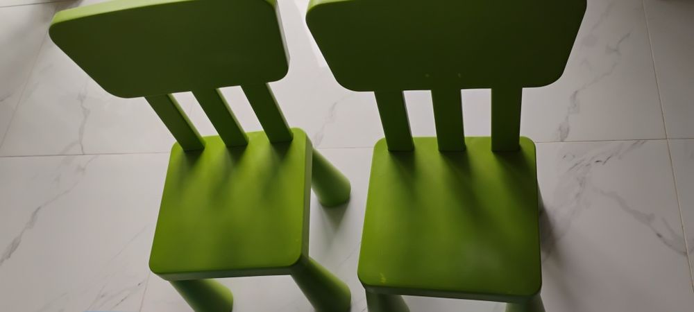 Stolik +krzesełka mamut Ikea