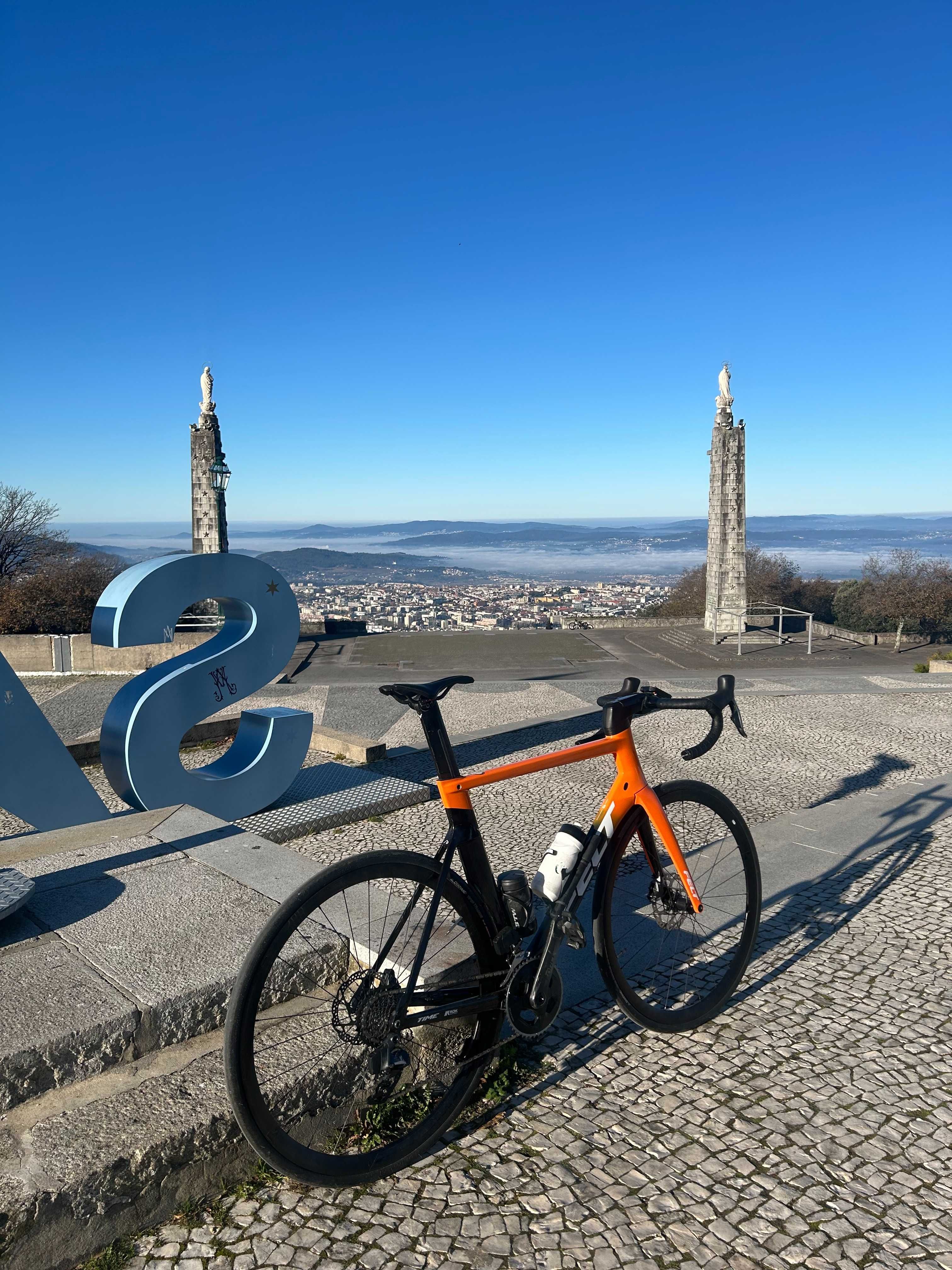 Bicicleta aero Felt AR Disc / Sram Force AXS 12v