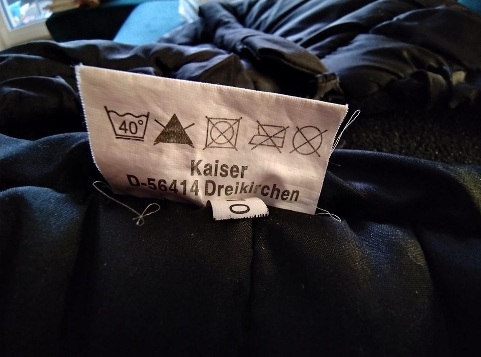 Czarny uniwersalny zimowy śpiworek do wózka Kaiser