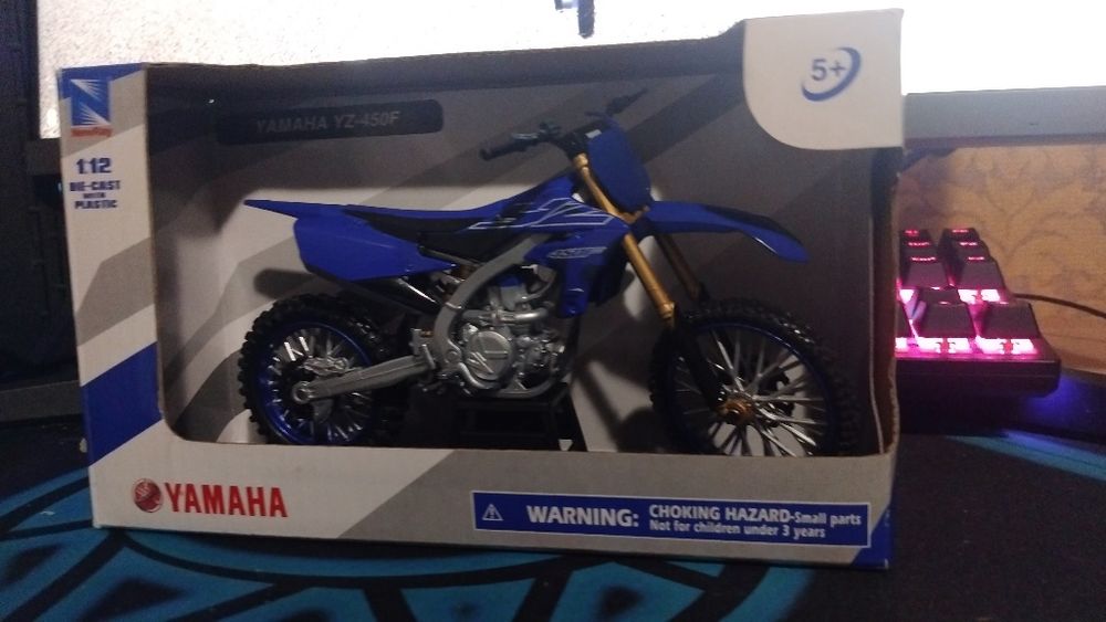 Модель Yamaha yz450f 1:12 New-Ray toys