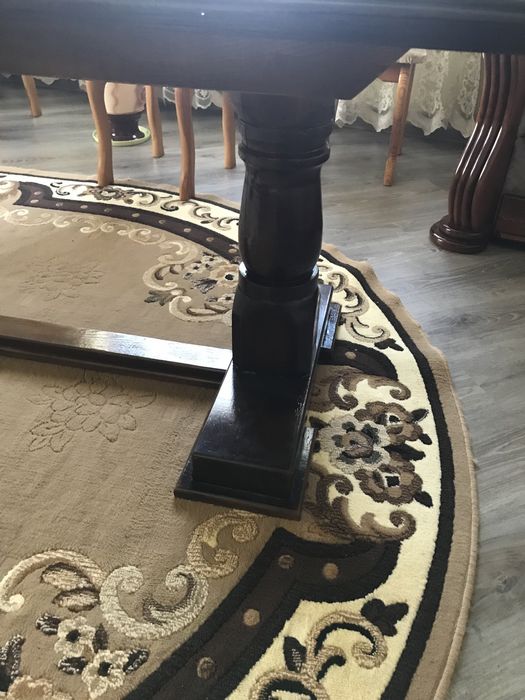 Стіл для вітальні