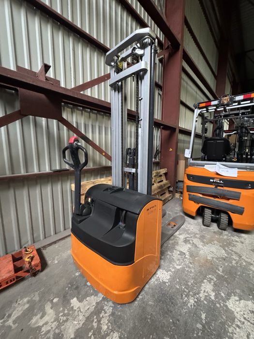 STILL штабелер 1400кг, висота підйому 4,7м