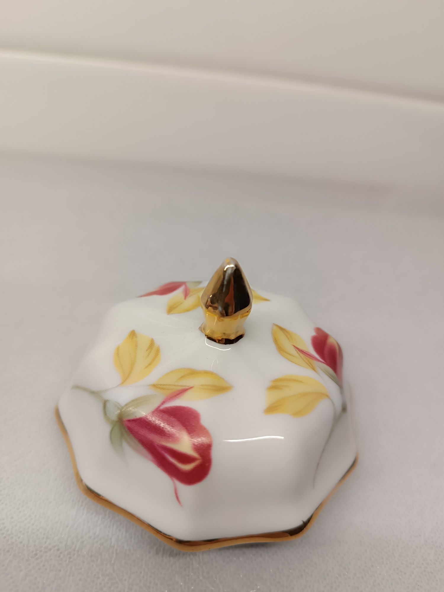 Porcelana Antiga. Soci Poral. Decoração ou guarda a jóias