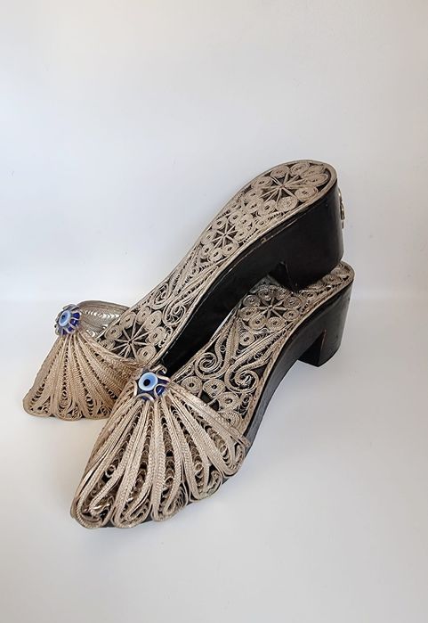 Srebrzone pantofle Plater, drewno, szkło oko proroka