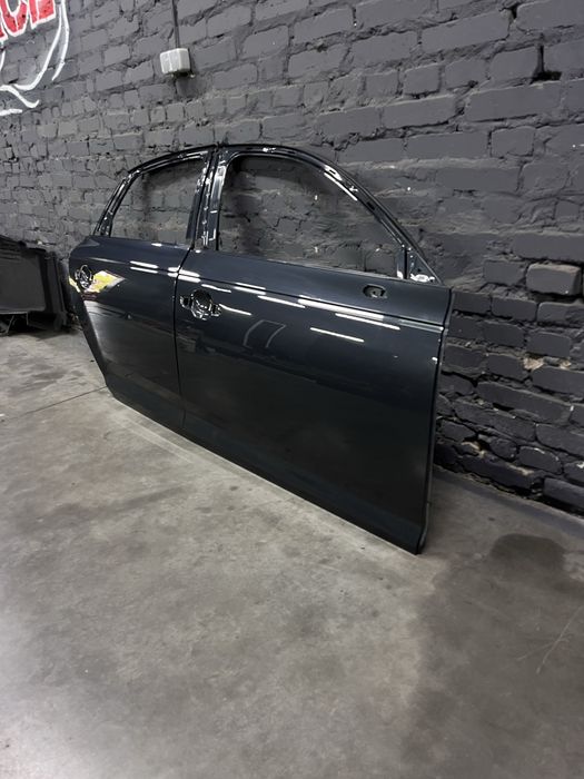 Двері передні праві задні праві audi A4 B9 16-19 рок LX7L X7L й інші