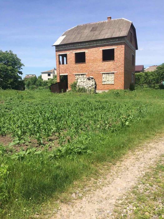 Будинок, незавершене будівництво
