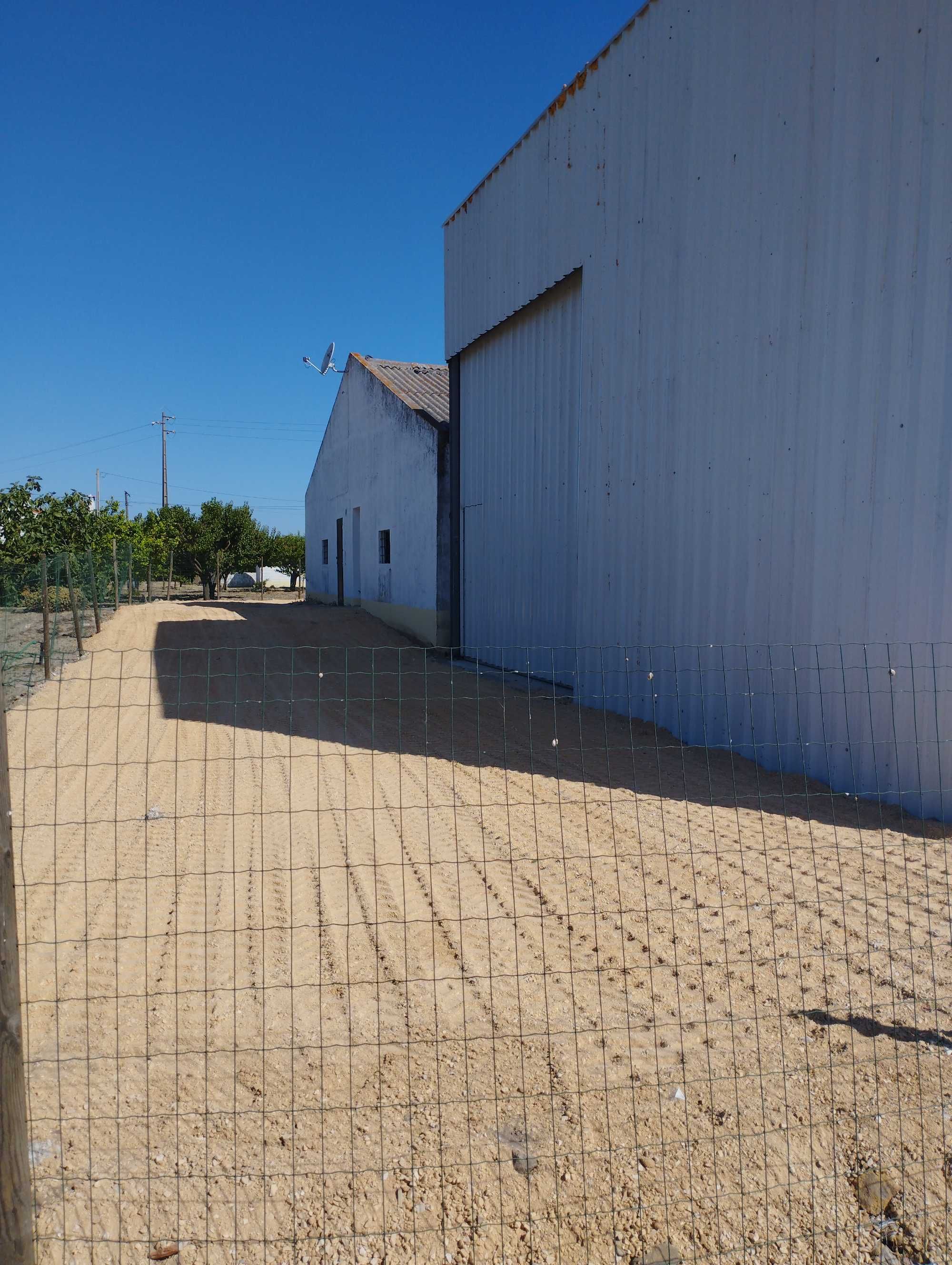 Arrenda se Armazém 145m2 / Samora Correia