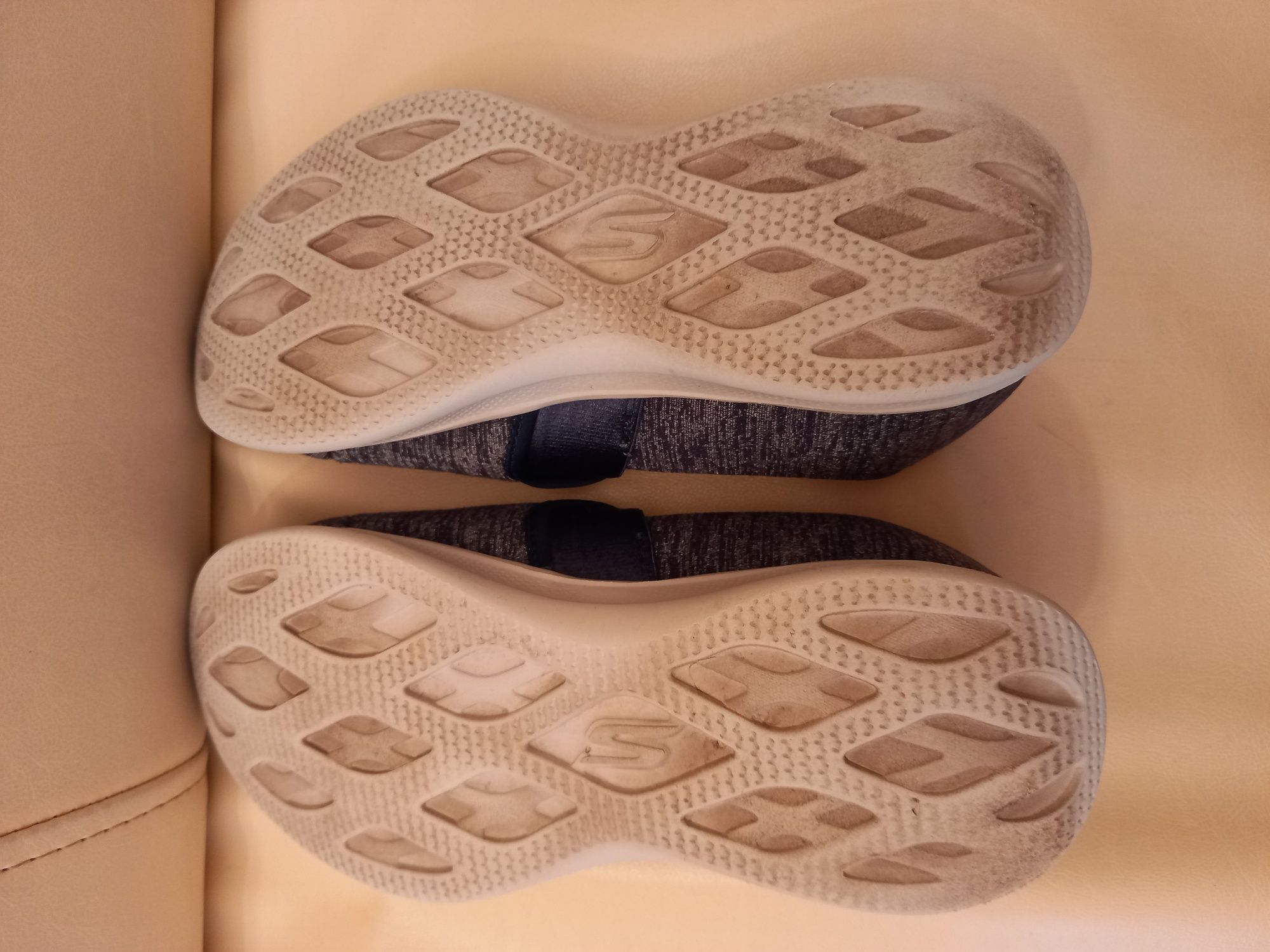 Adidasy Skechers GOSTEP Lite 23,5 cm