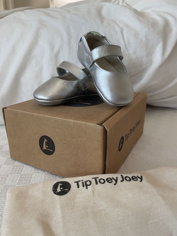 Tip Toey Joey Dolly Prateado