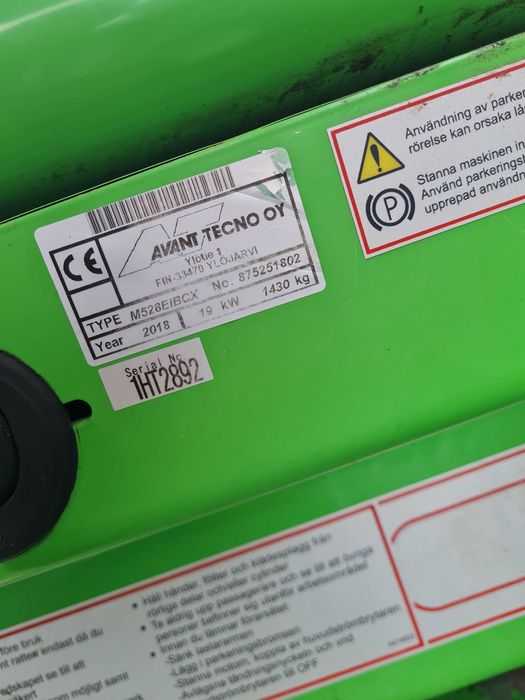 Miniładowarka ładowarka Avant 528