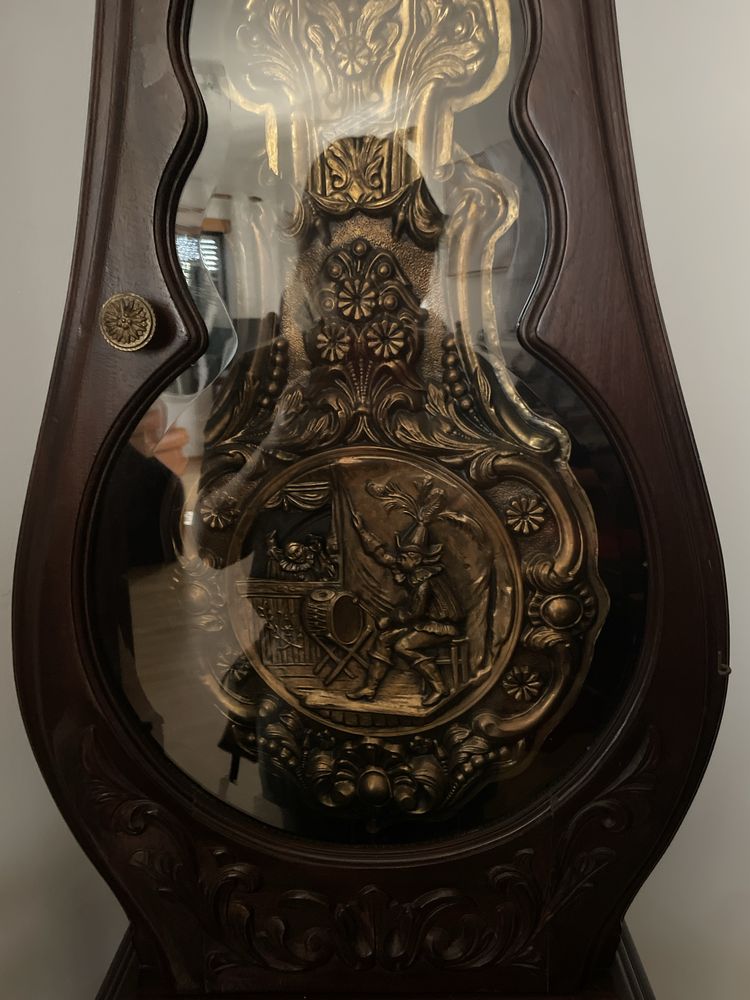 Relógio de pé antigo