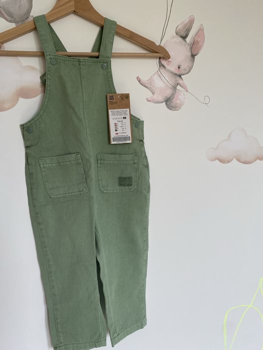 Spodnie jeansowe na szelkach Coccodrillo z metką