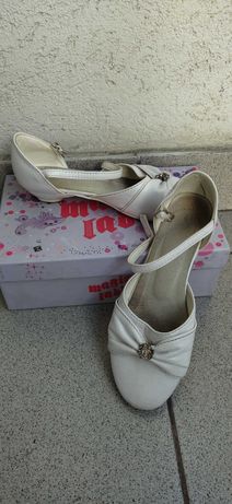 Białe buty dla dziewczynki rozmiar 34