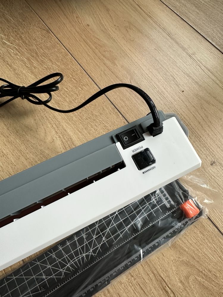 Laminarka laminator