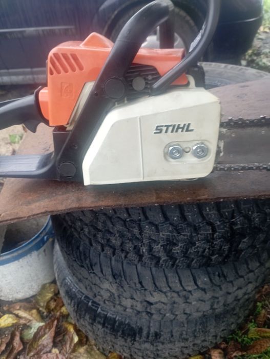 Бензопилиа Stihl ms180