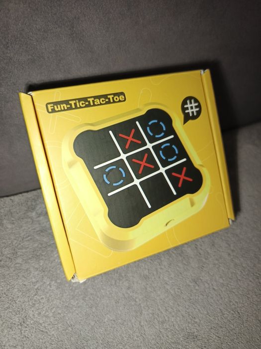 Портативна електронна гра в Хрестики-Нулики