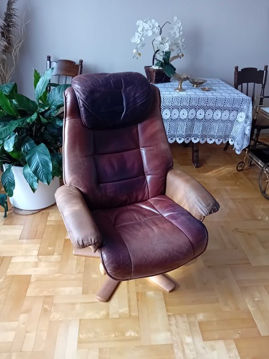 Fotel skórzany rozkładany, obrotowy