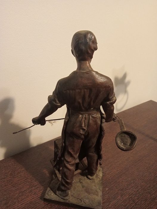 Odlewnik rzeźba z brązu