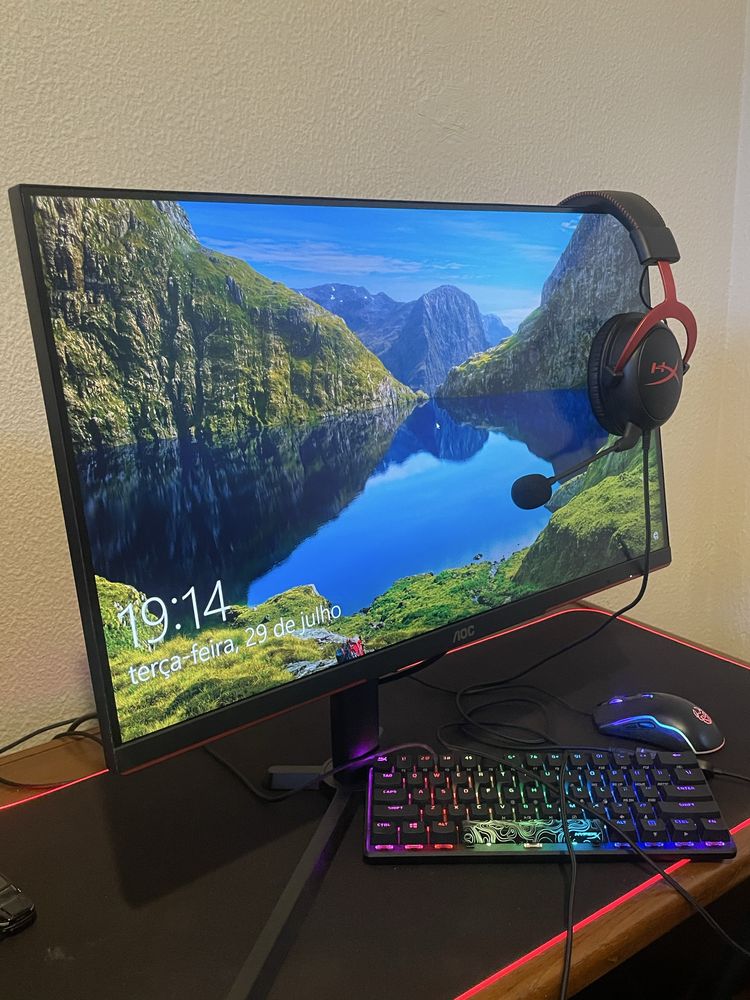 Computador gaming com monitor e perifericos Hyperx novos