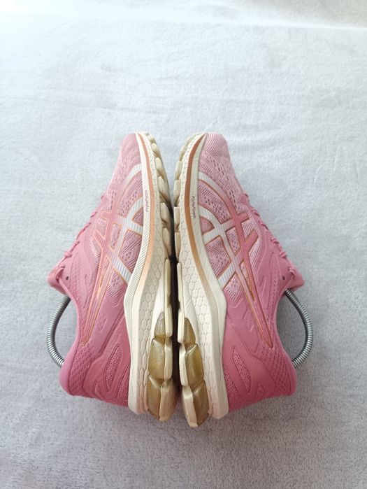 Женские кроссовки беговые ASICS р40