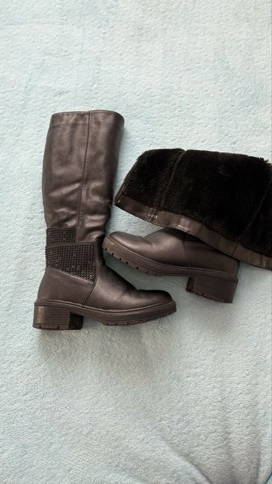 Чоботи жіночі дві пари 36 розмір