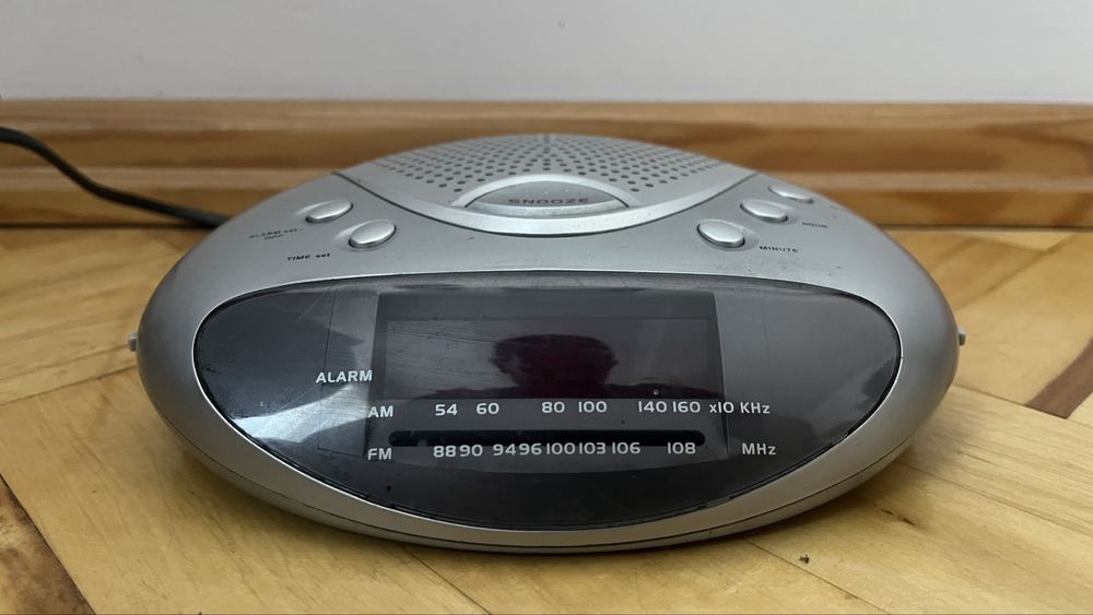 Budzik radio z pamięcią zegar zasilany elektroniczny