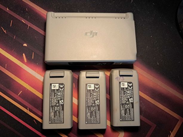 Hub i 3 oryginalne baterie do drona DJI Mini 2 Stan Idealny