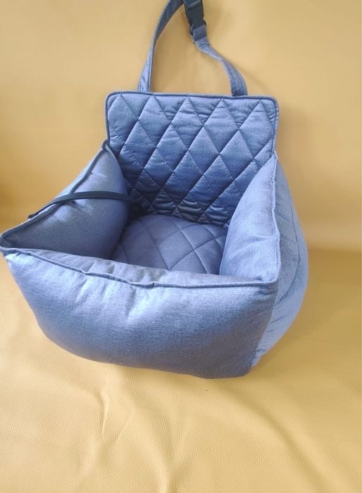 Fotelik samochodowy dla pieska