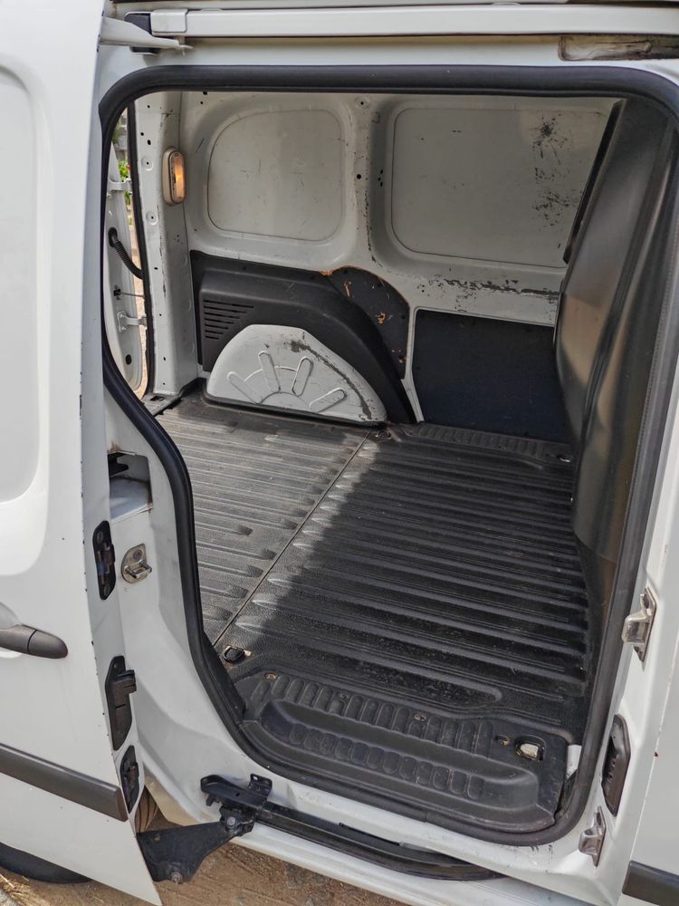 Renault Kangoo 2016/2 lugares/IUC pago e inspeção realizada este mês.