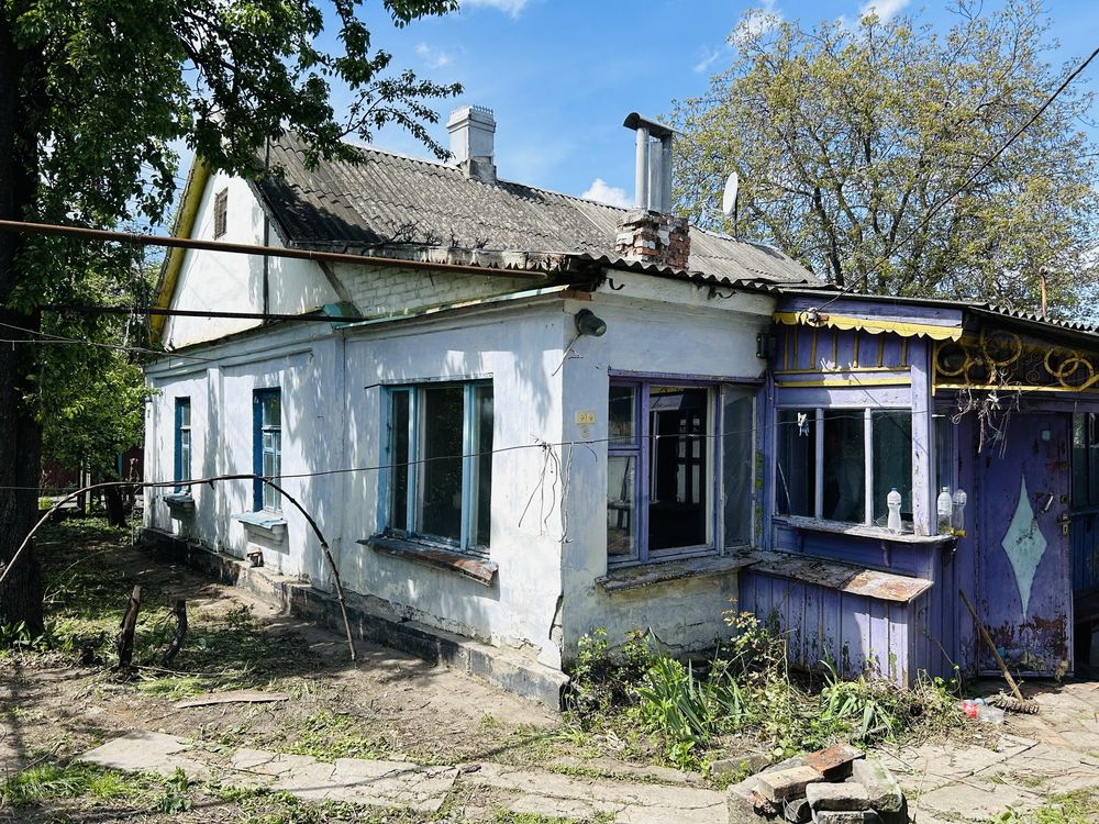 Продаж частини будинку в гарному місці під ремонт