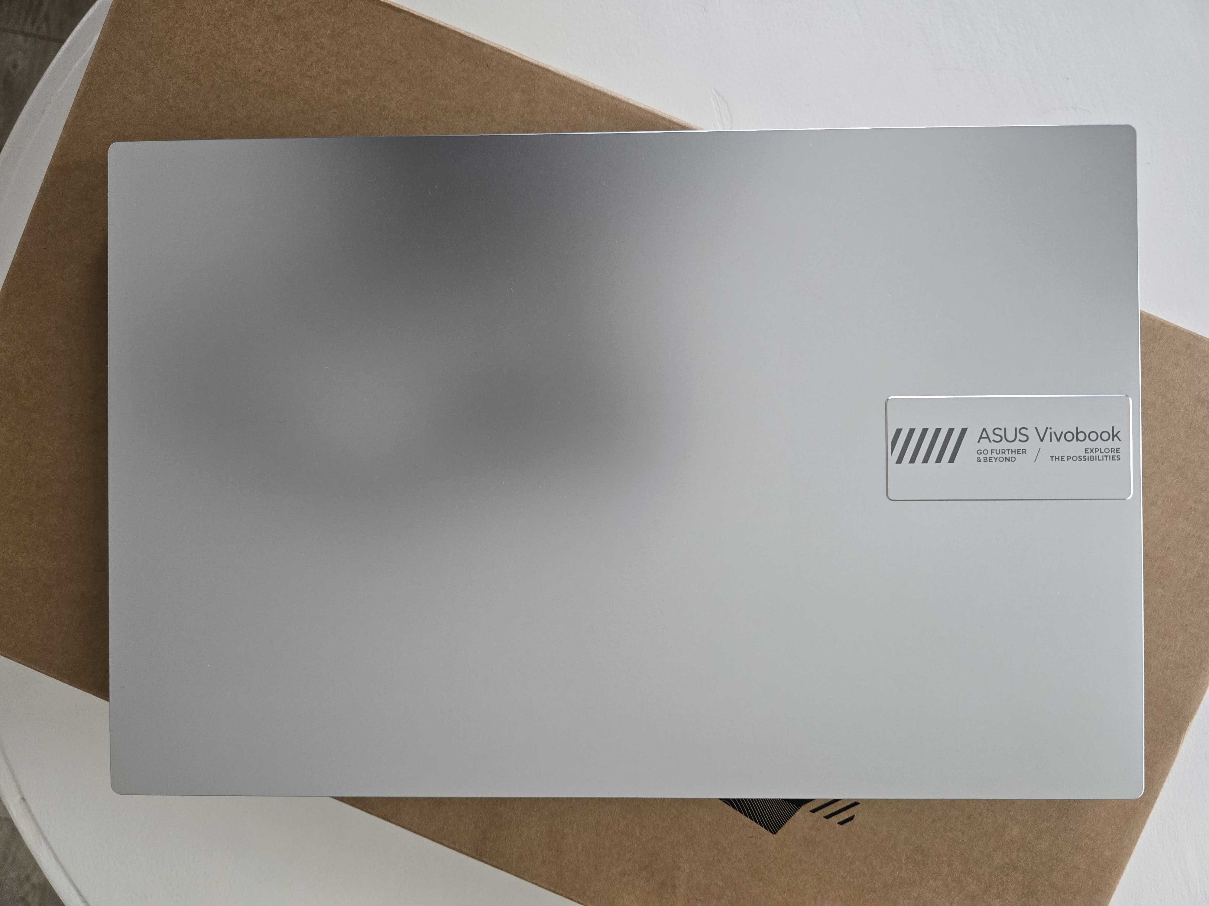 Nowy Asus Vivobook Go E1504 OLED