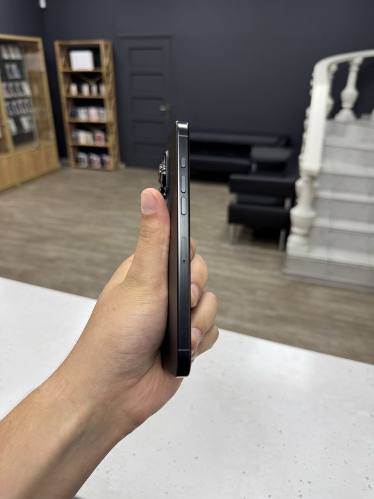 iPhone 16 Pro Max 256gb Black Titanium Neverlock SIM + E-Sim