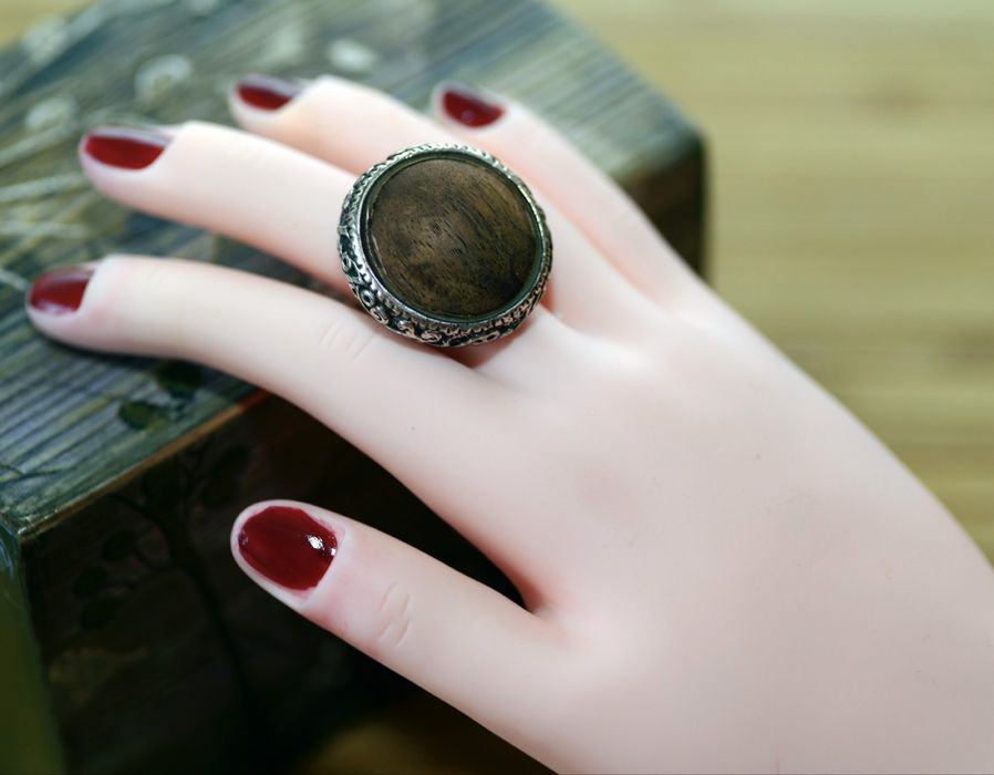 Вінтажне кільце з вставкою з дерева в стилі Бохо
