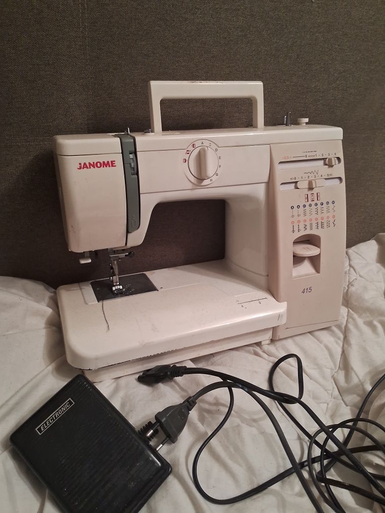 Швейна машинка Janome 415