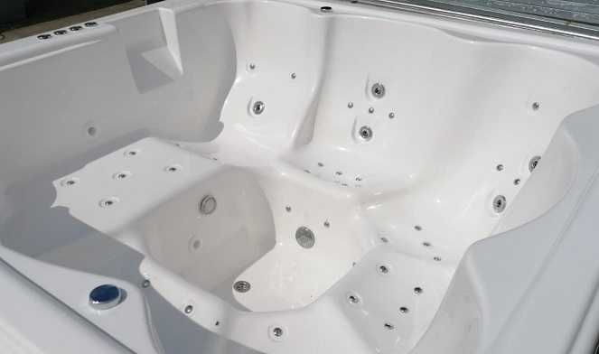 Całoroczne NOWE jacuzzi ogrodowe dla 6 osób - rozmiar 213x213x90cm