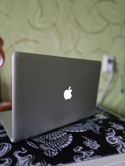 Ноутбуки Apple Macbook A1286 б/у з Щвейцарії