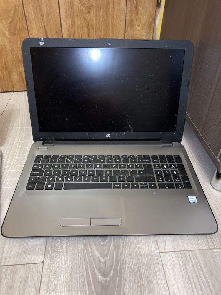 Laptop hp 2 szt do naprawy lub na części .