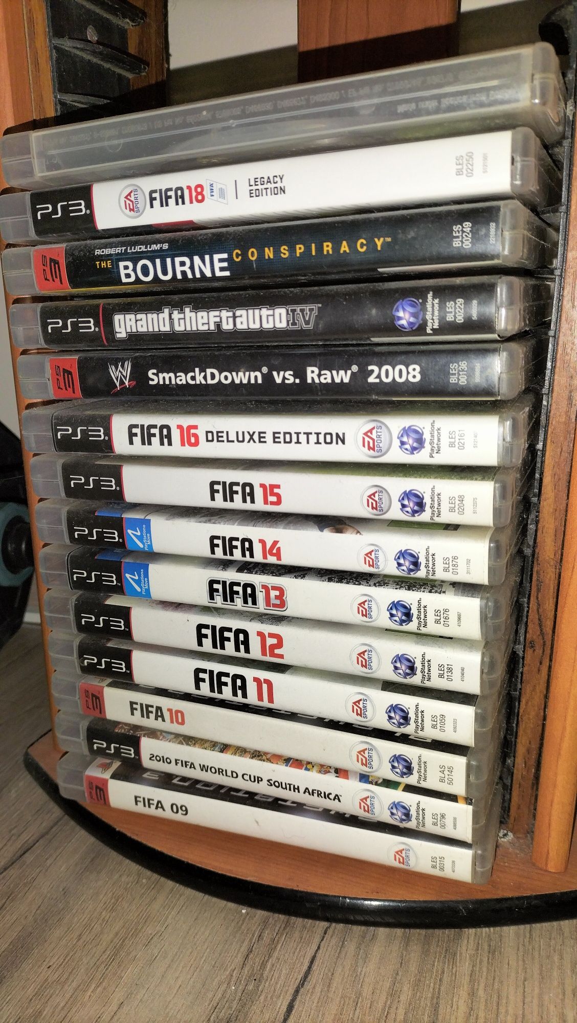PlayStation 3 completa+ 2 comandos + 14 jogos + Buzz
