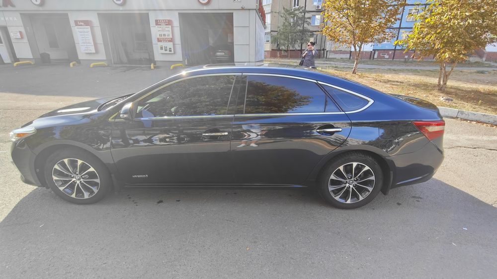 Продам Tyota Avalon ГИБРИД 2016года..