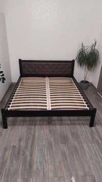 Ліжко дерев'яне з м'яким ізголівям