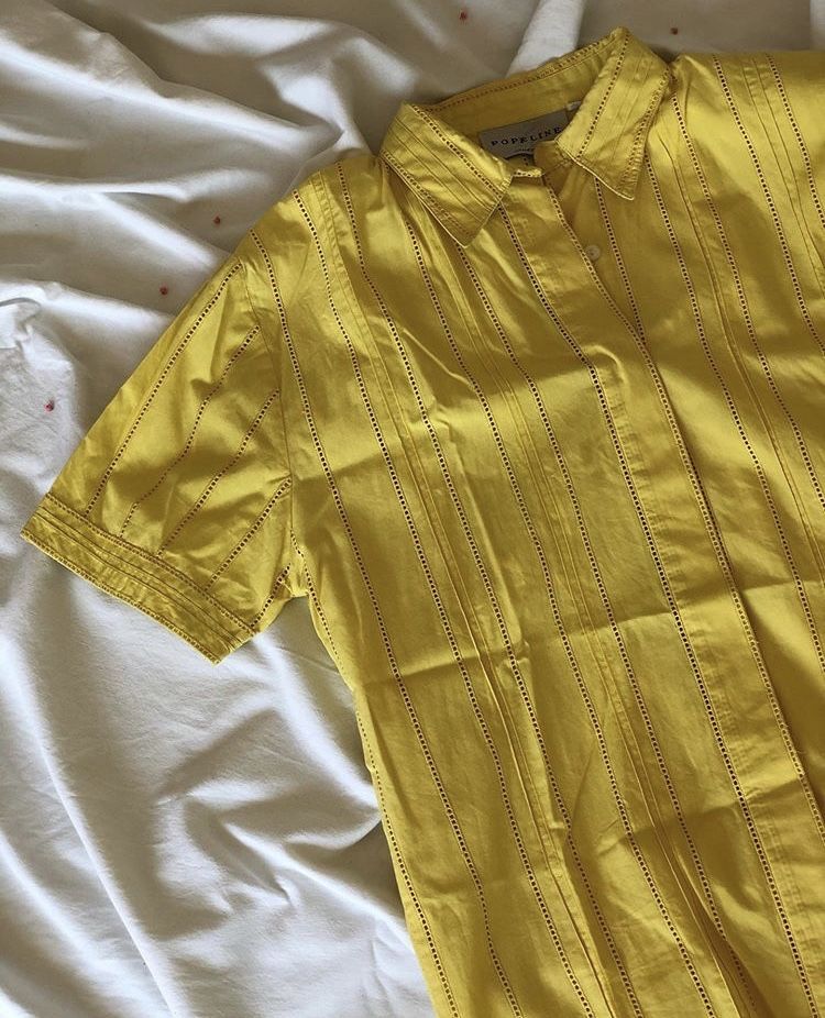 Camisa amarela vintage
