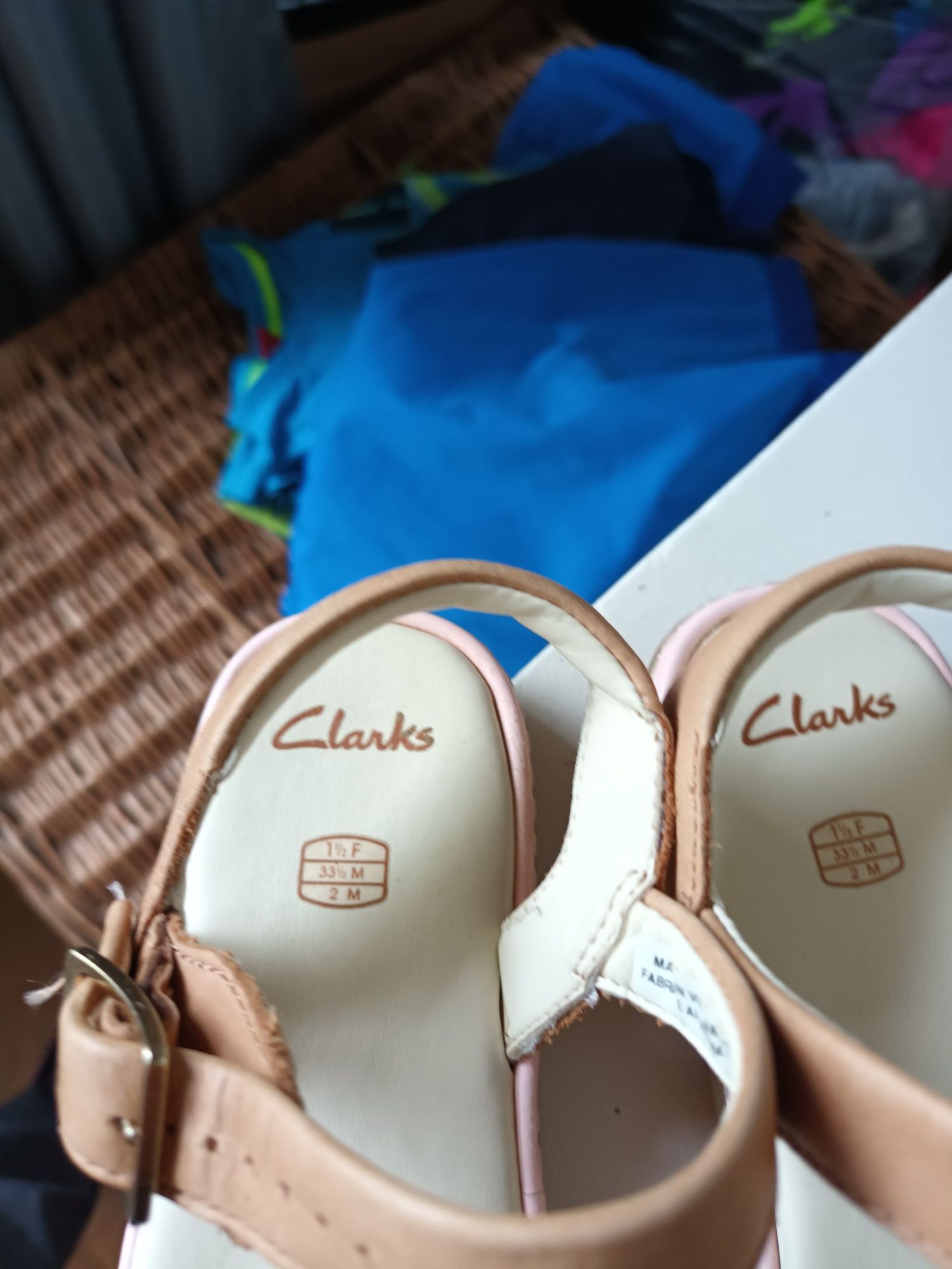 Nowe skora naturalna sandalki Clark's