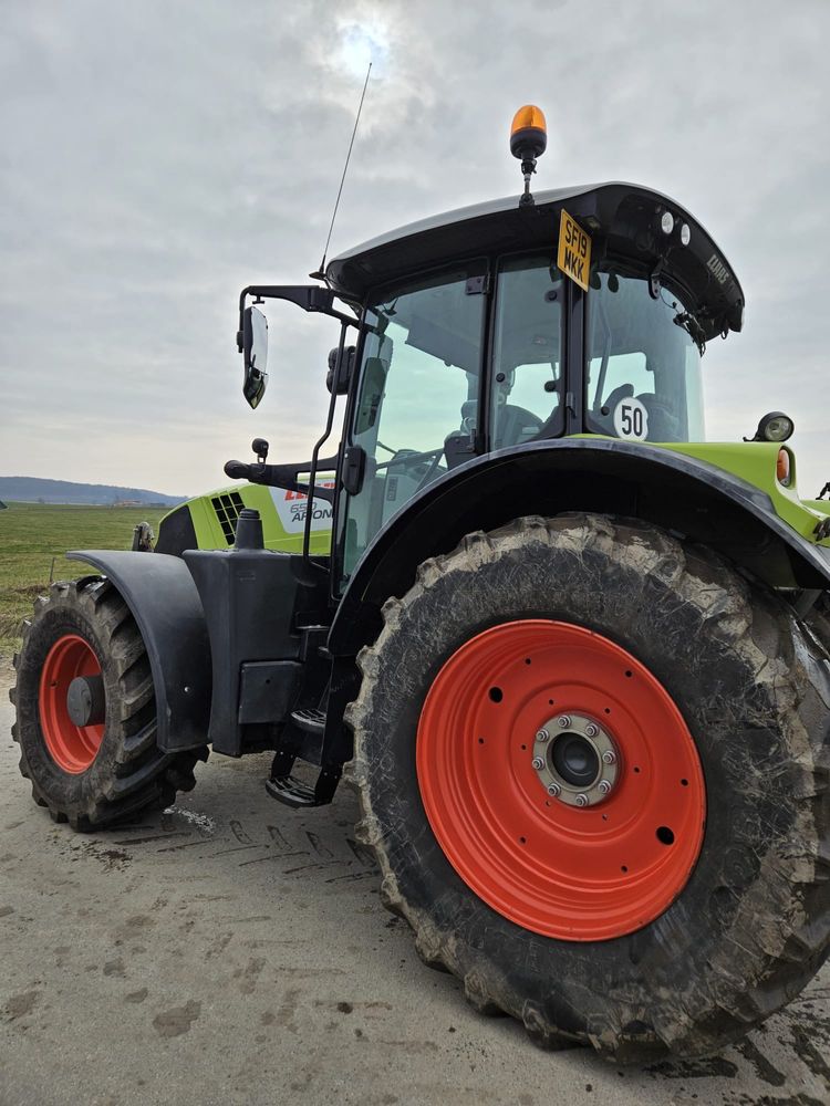 Claas Arion 650.